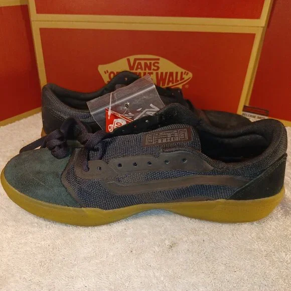 Vans Men's 6.5/Women's 8 AVE Pro Black/Gum (with extra laces) VN0A5HENB9M